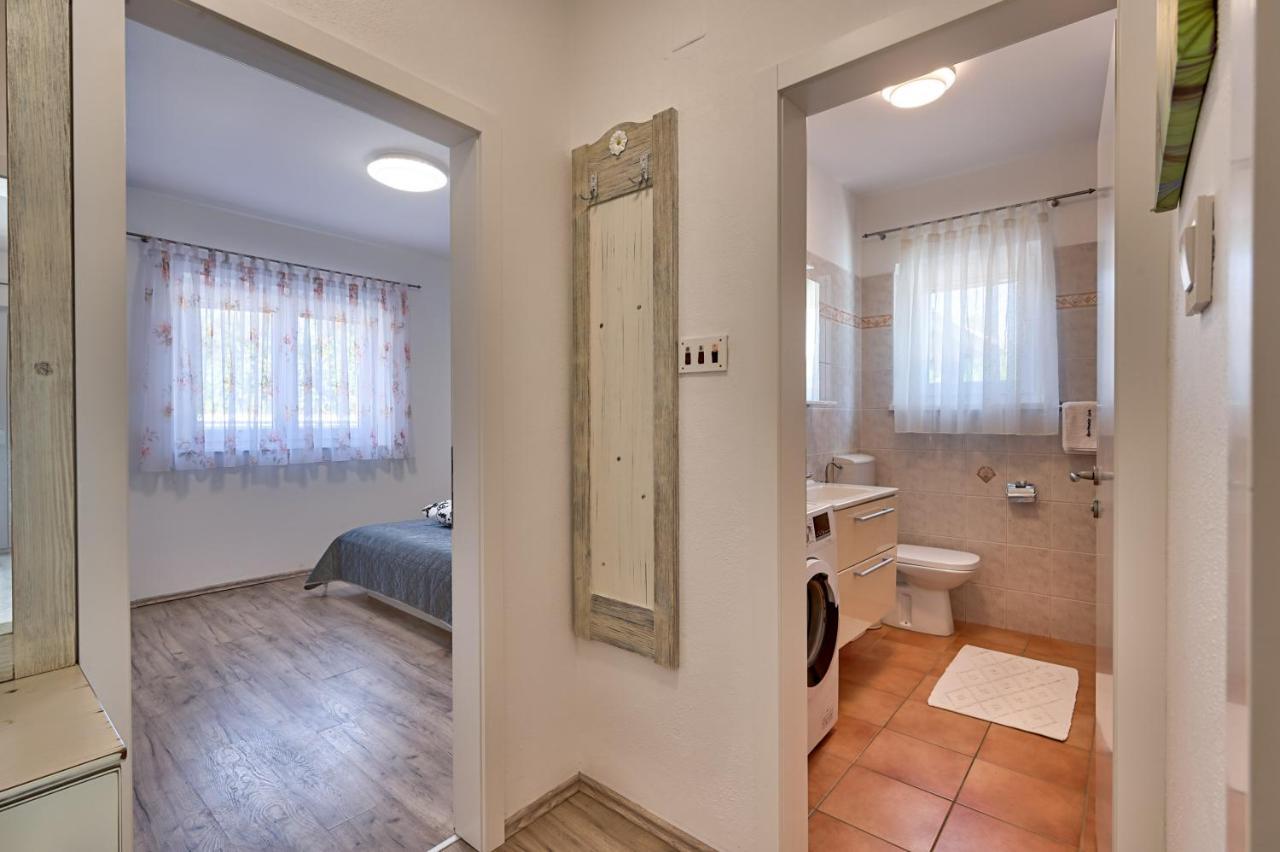 Apartments Lara Medulin Exterior photo