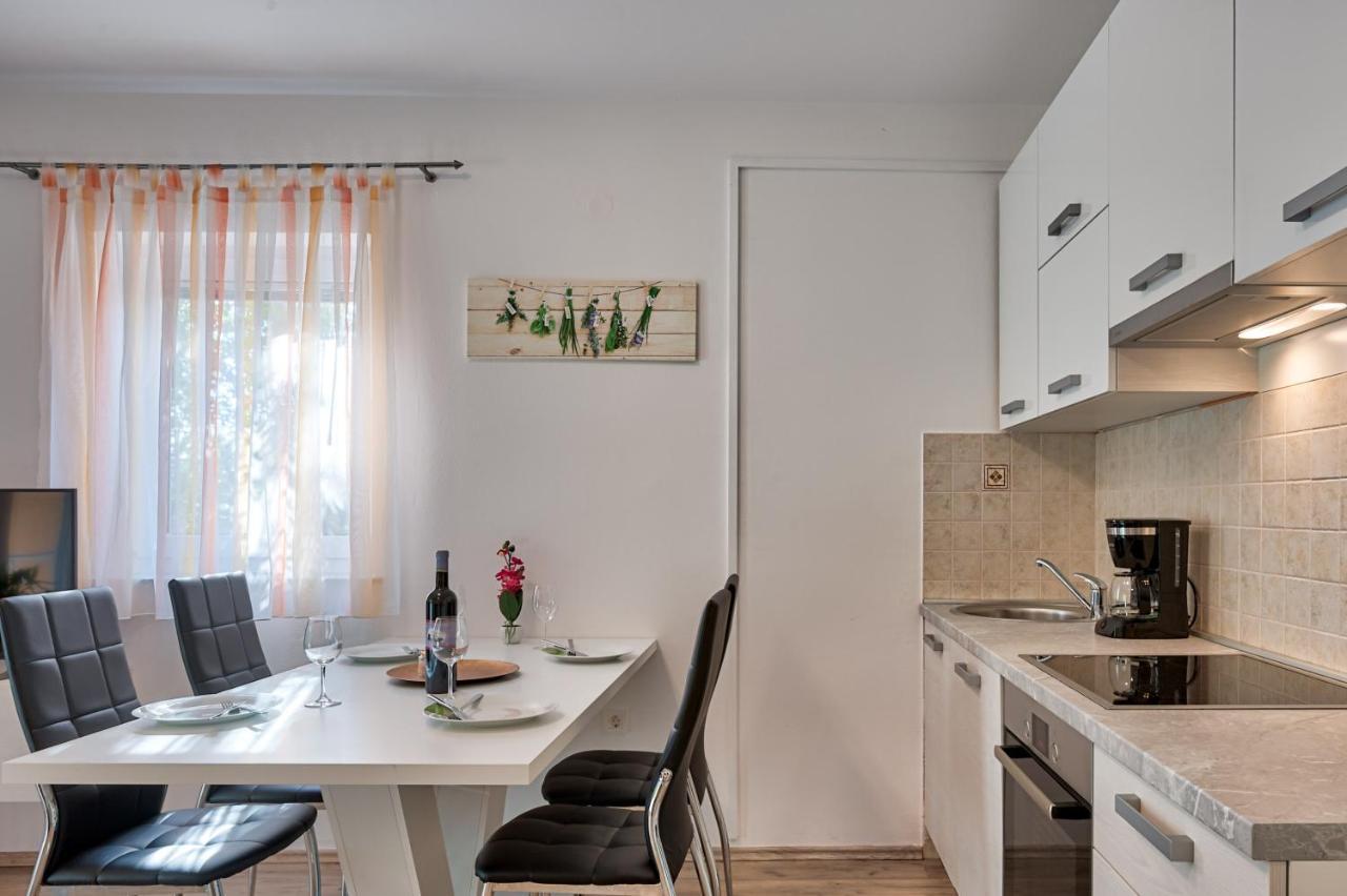 Apartments Lara Medulin Exterior photo