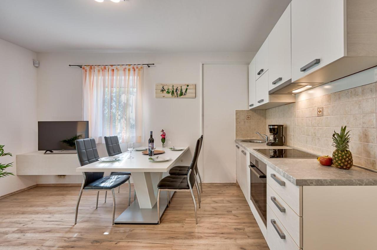 Apartments Lara Medulin Exterior photo
